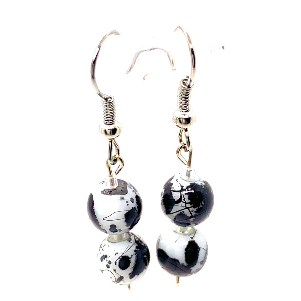 [Black Cream] Glass Beaded Earrings